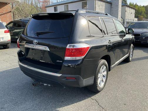 Black 2013 Toyota Highlander SE