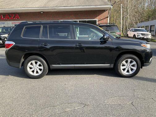 Black 2013 Toyota Highlander SE