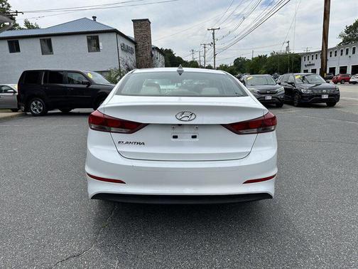 2018 Hyundai ELANTRA SE