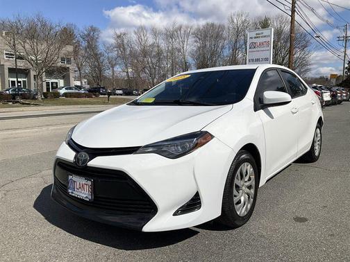 Super White 2018 Toyota Corolla LE