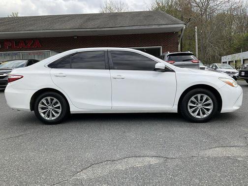 Super White 2015 Toyota Camry LE