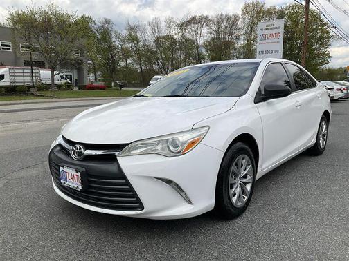 Super White 2015 Toyota Camry LE