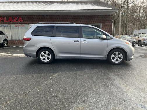 2015 Toyota Sienna LE