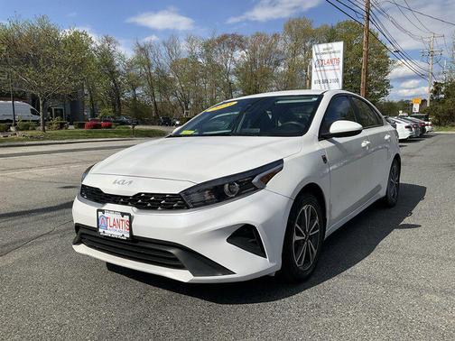 Snow White Pearl 2023 Kia Forte LXS