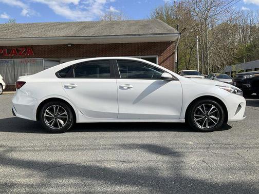 Snow White Pearl 2023 Kia Forte LXS