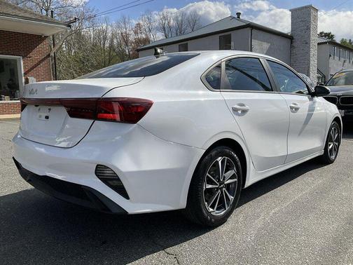 Snow White Pearl 2023 Kia Forte LXS