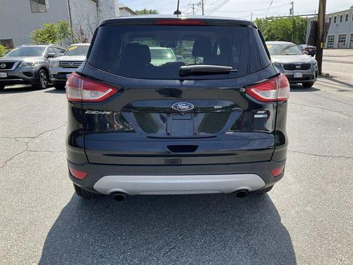 Tuxedo Black Metallic 2015 Ford Escape SE