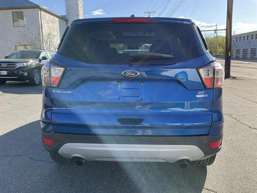 Ruby Red Metallic Tinted Clearcoat 2017 Ford Escape SE