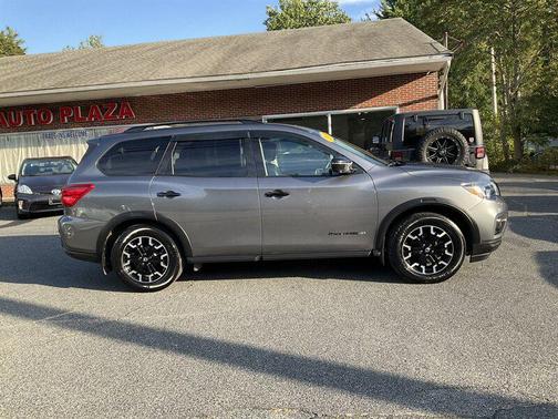2019 Nissan Pathfinder SL