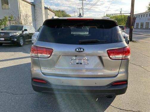 Titanium Silver 2017 Kia Sorento LX