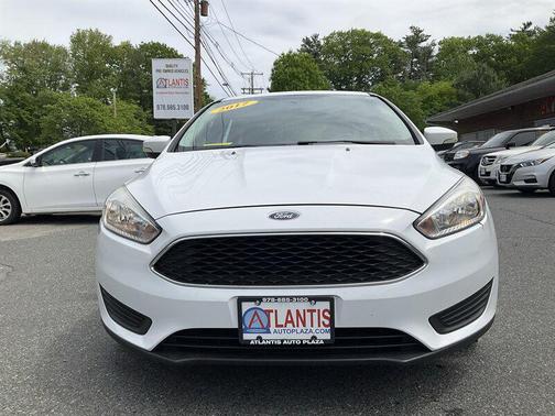 Oxford White 2017 Ford Focus SE