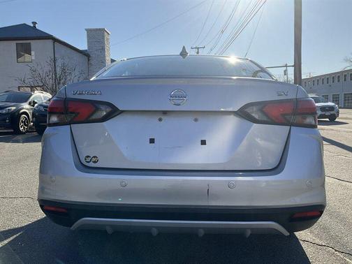 Brilliant Silver Metallic 2021 Nissan Versa 1.6 SV