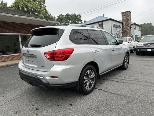 2017 Nissan Pathfinder SV