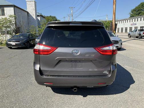 Predawn Gray Mica 2017 Toyota Sienna LE