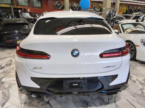 White 2023 BMW X4 xDrive30i
