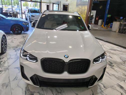 White 2023 BMW X4 xDrive30i