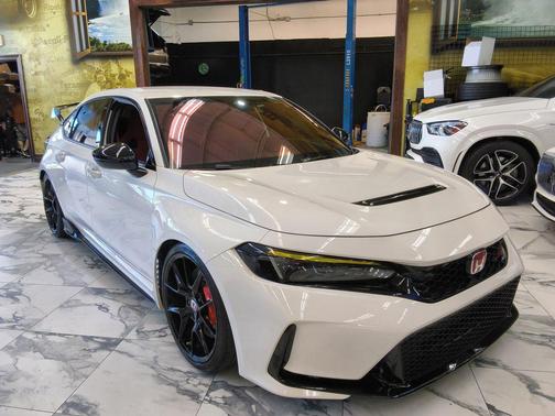 Championship White 2024 Honda Civic Type R