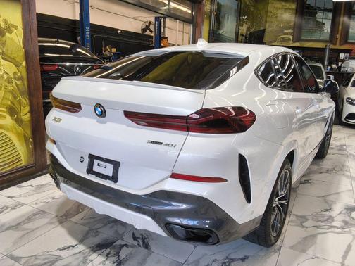 Mineral White Metallic 2022 BMW X6 xDrive40i