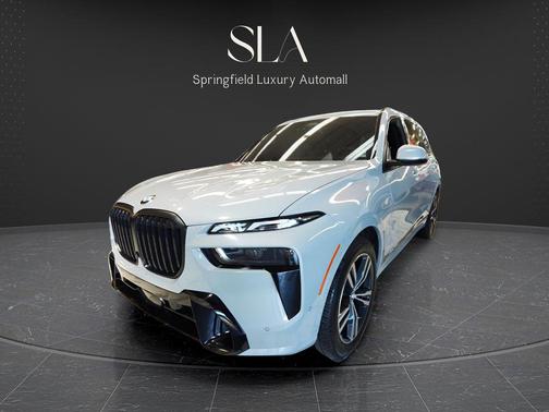 Gray Metallic 2024 BMW X7 xDrive40i