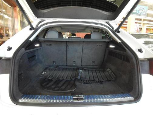 2023 Audi Q8 55 Premium Plus