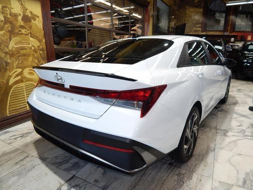 2025 Hyundai ELANTRA Sport