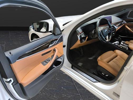 Carbon Black Metallic 2023 BMW 530 i xDrive