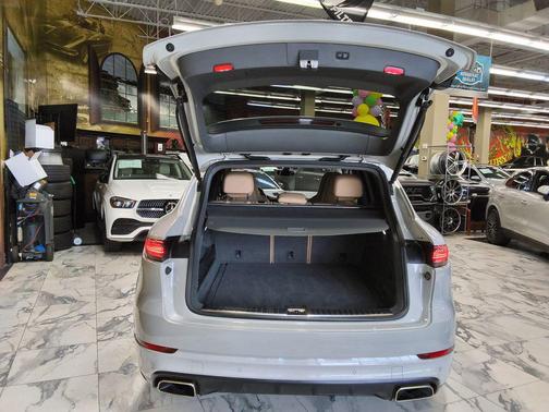White 2020 Porsche Cayenne Cayenne