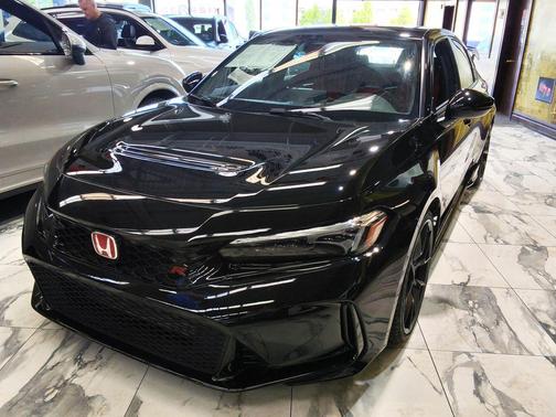 Crystal Black Pearl 2024 Honda Civic Type R