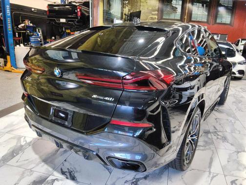 Black Sapphire Metallic 2022 BMW X6 xDrive40i