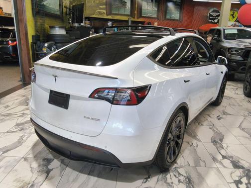 Pearl White Multi-Coat 2022 Tesla Model Y Performance Dual Motor All-Wheel Drive