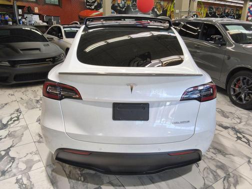 Pearl White Multi-Coat 2022 Tesla Model Y Performance Dual Motor All-Wheel Drive