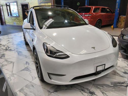 Pearl White Multi-Coat 2022 Tesla Model Y Performance Dual Motor All-Wheel Drive