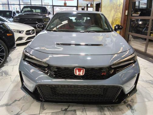 Sonic Gray Pearl 2024 Honda Civic Type R