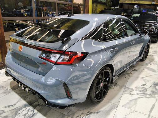Sonic Gray Pearl 2024 Honda Civic Type R