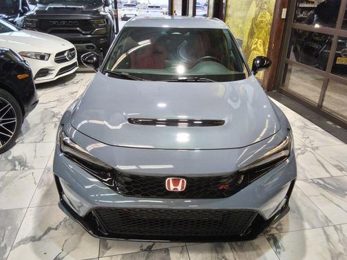 Sonic Gray Pearl 2024 Honda Civic Type R