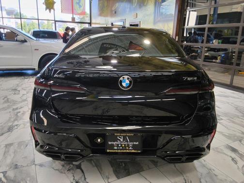 Black Sapphire Metallic 2023 BMW 760 i xDrive