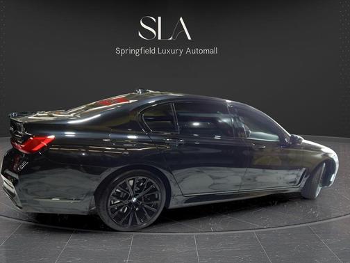 Carbon Black Metallic 2022 BMW 740 i xDrive