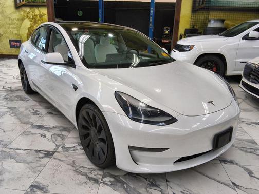Pearl White Multi-Coat 2023 Tesla Model 3 Performance