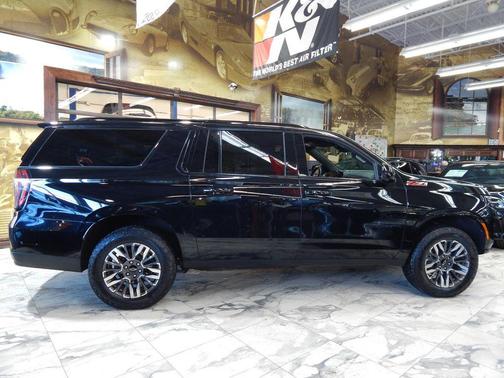 2025 Chevrolet Suburban 4WD Z71