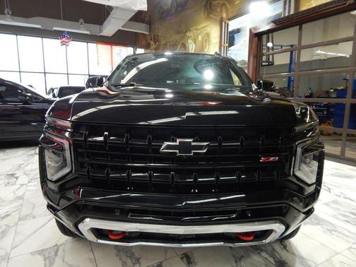 2025 Chevrolet Suburban 4WD Z71