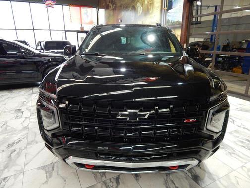 2025 Chevrolet Suburban 4WD Z71