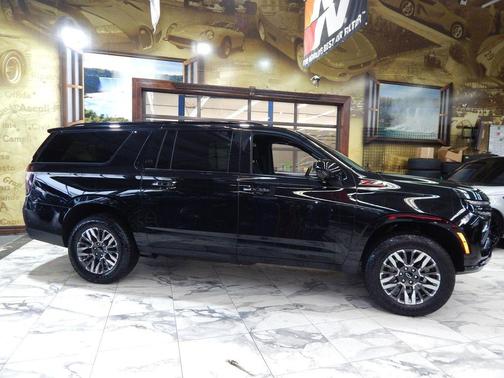 2025 Chevrolet Suburban 4WD Z71