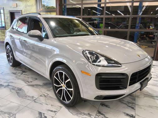 Chalk 2020 Porsche Cayenne Cayenne