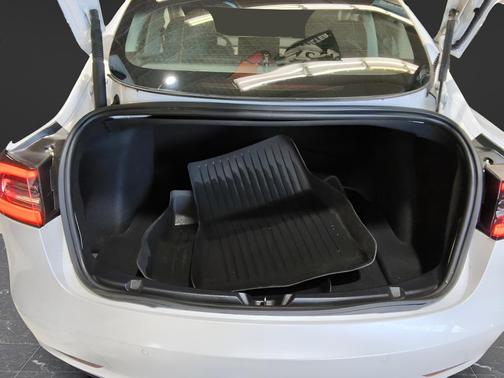 Pearl White Multi-Coat 2022 Tesla Model 3 Long Range