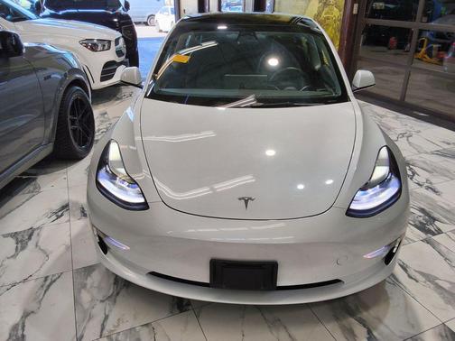Pearl White Multi-Coat 2022 Tesla Model 3 Long Range