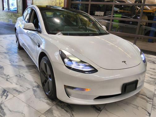 Pearl White Multi-Coat 2022 Tesla Model 3 Long Range