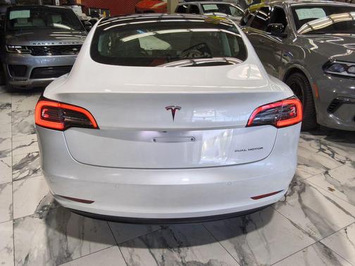 Pearl White Multi-Coat 2022 Tesla Model 3 Long Range