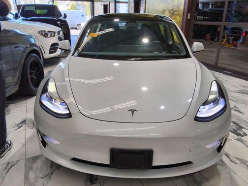 Pearl White Multi-Coat 2022 Tesla Model 3 Long Range
