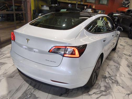 Pearl White Multi-Coat 2022 Tesla Model 3 Long Range