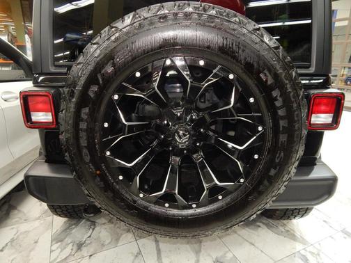 2023 Jeep Wrangler 4-Door Sahara